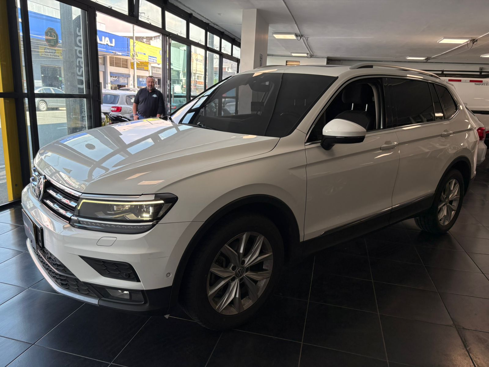 VOLKSWAGEN TIGUAN ALLSPACE COMFORTLINE AT 4X4 2000 DRK244