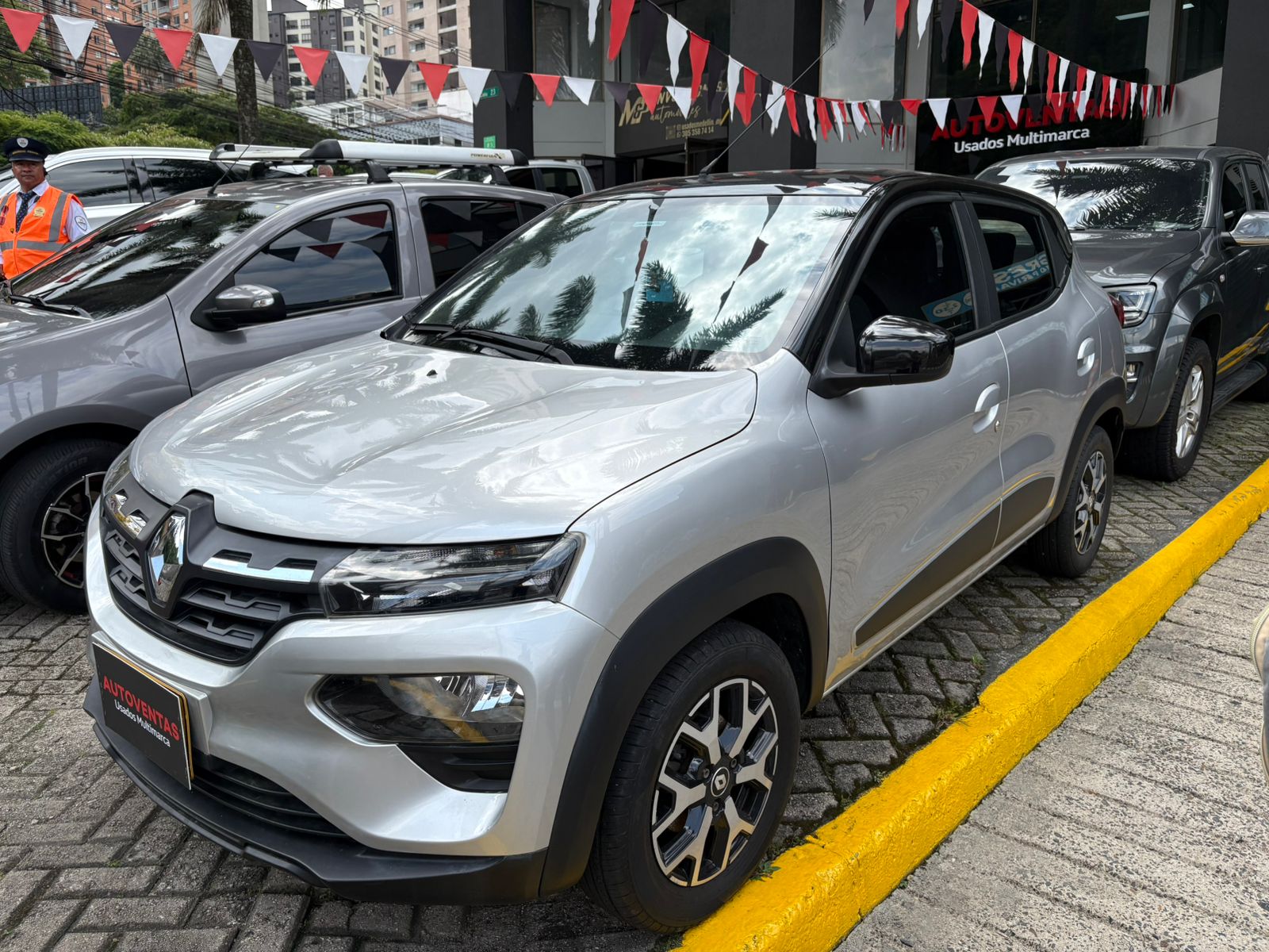 RENAULT KWID ICONIC MT 4X2 1000 LKV110